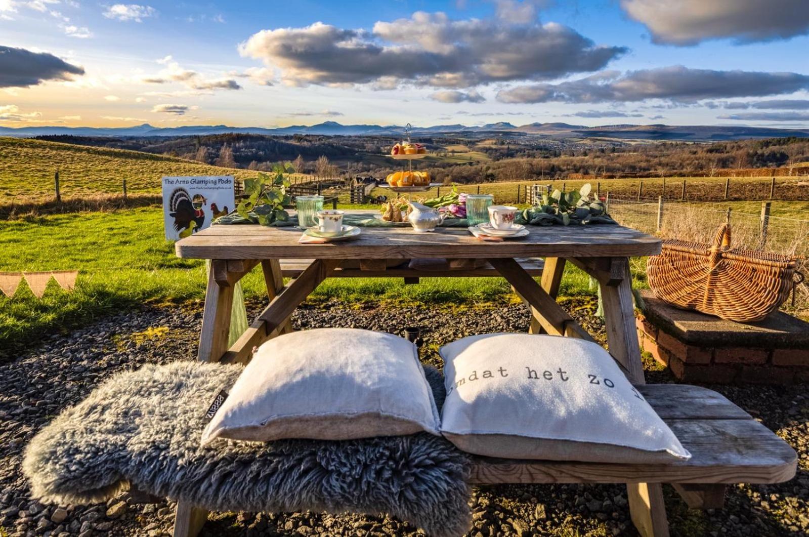 The Arns Glamping Pods Hotell Bridge of Allan Eksteriør bilde