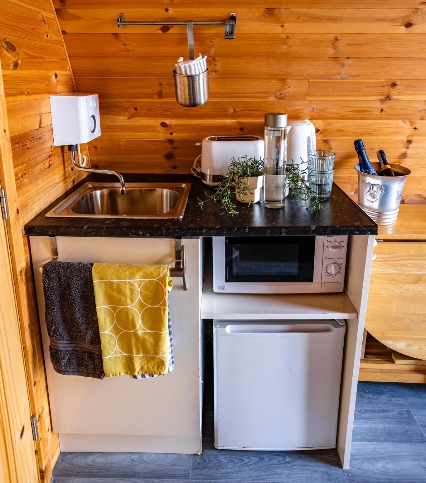 The Arns Glamping Pods Hotell Bridge of Allan Eksteriør bilde